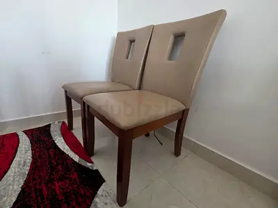 6 place marble top dining set. 4 chairs + 1 bench in good condition