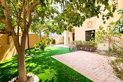Corner Garden | Bright | Multiple Options
