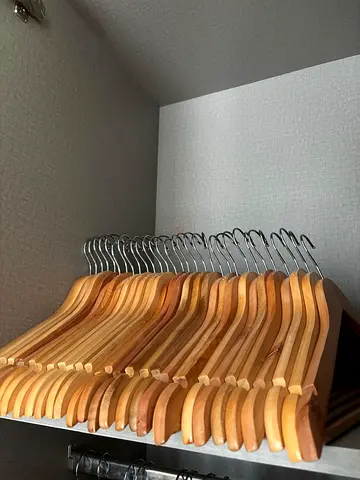 Set of wooden clothes hangers (30) - sturdy, natural finish