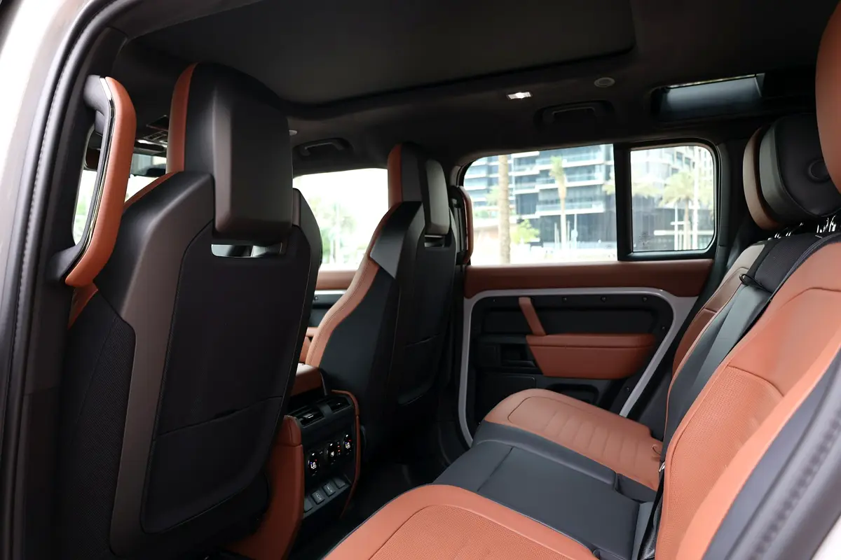Land Rover Defender 2026