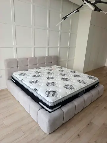 Low-profile upholstered king bed frame with headboard (light grey)