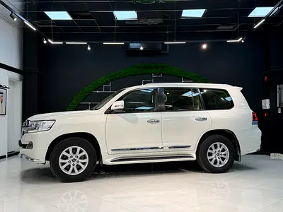 Pristine Toyota Land Cruiser GXR 2018 | GCC Specs | Low Mileage