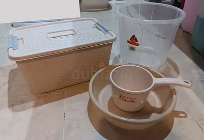 Assorted Bathroom Items