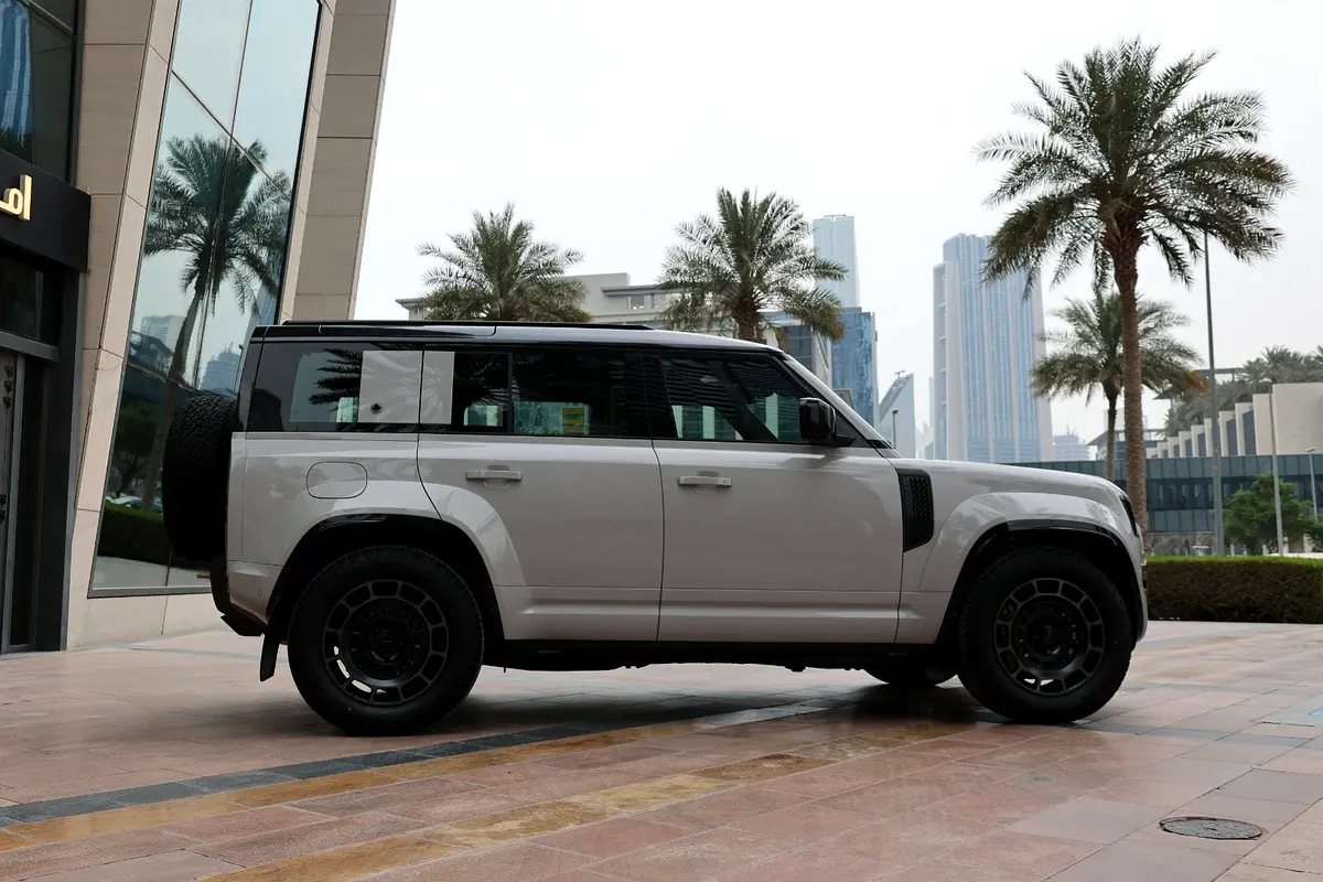 Land Rover Defender 2026