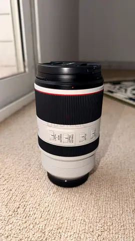 Canon RF 70-200mm f/2.8 L IS USM Telephoto Zoom Lens - Excellent Condition