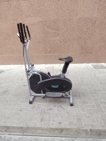 Elliptical cross trainer