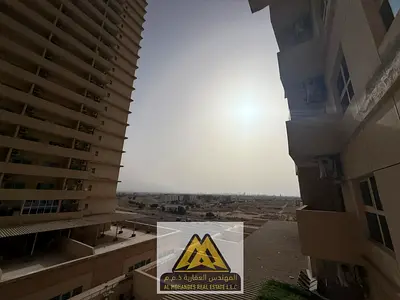 غرفه وصاله مع بلكونه باطلاله جانبية بمدينة الامارات على شارع محمد بن زايد بجوار جميع الخدمات والطرق الرئيسيه