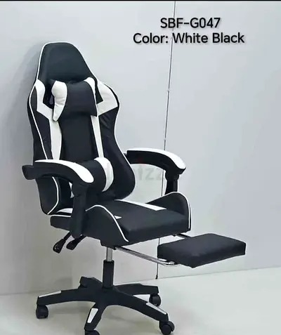 Black & White Ergonomic Gaming/Office Chair with Footrest