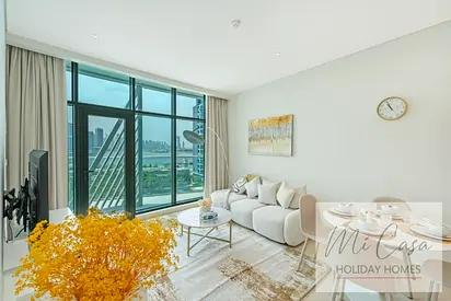 Contemporary | Prime Beach Living | Parking I Bills Included