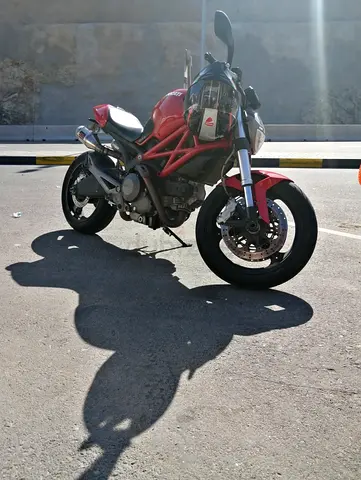 Ducati Monster 696