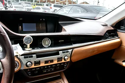 صورة 8 لـ 2017 Lexus ES-SERIES
