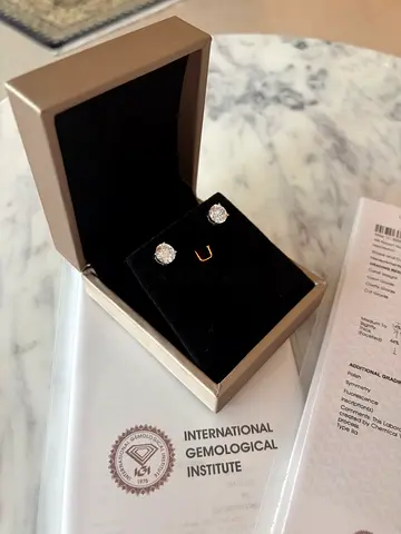 4 Carats IGI Studs 18 karat white gold