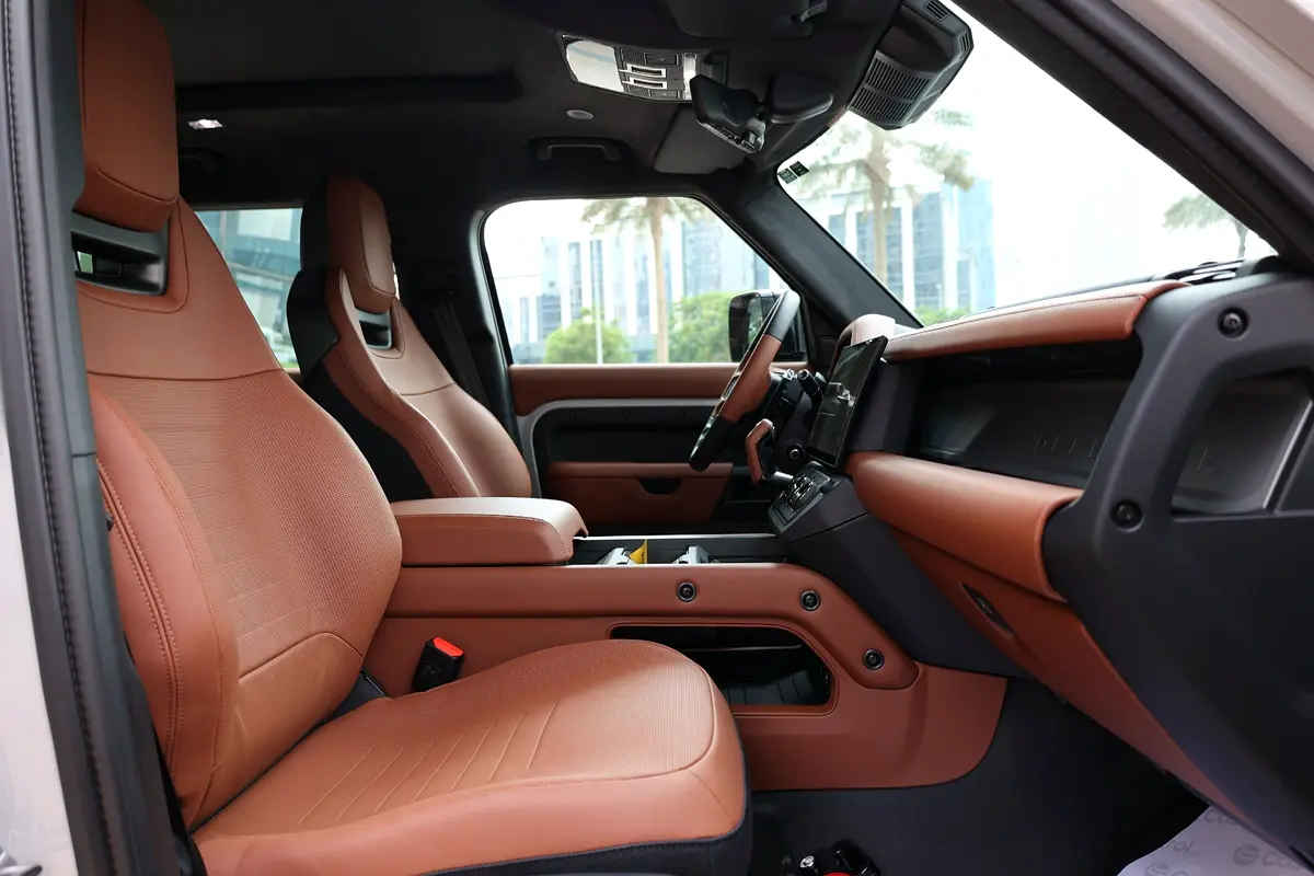 Land Rover Defender 2026