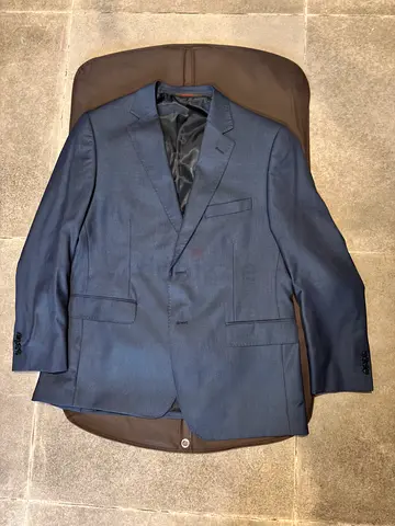 Louis Féraud Paris Men’s Steel Blue Suit Size 56 – Worn Once – Flawless Condition