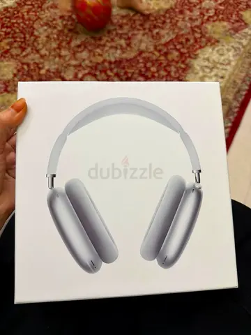 Like-new over-ear wireless headphones with box