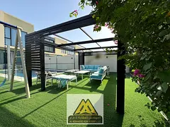 5 bedrooms, 3 master bedrooms, spacious living room, family lounge, maid's room, private pool, upsca