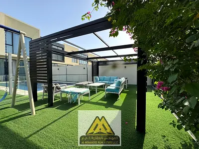 5 bedrooms, 3 master bedrooms, spacious living room, family lounge, maid's room, private pool, upscale location close to all services