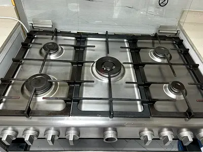 5-burner Stainless Steel Gas Hob with Cast Iron Grates - Good Condition
