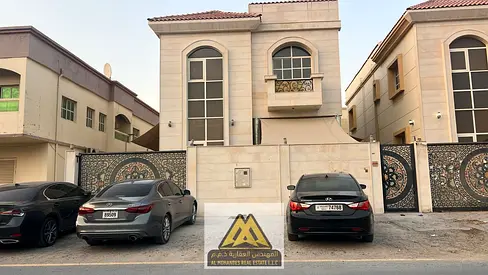 فيلا فاخرة للبيع في المويهات 2 عجمان بتشطيبات سوبر ديلوكس و5 غرف ماستر وموقع مميز قريب من شارع الشيخ محمد بن زايد