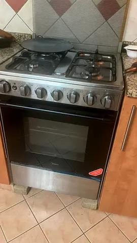 gas oven with 4-burner hob - good working condition