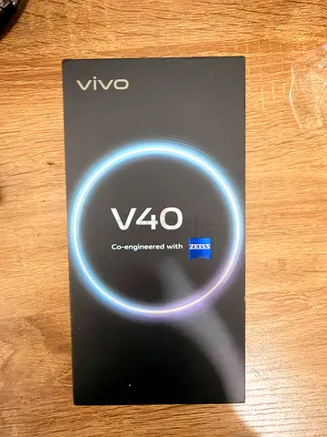 vivo V40 smartphone - with box