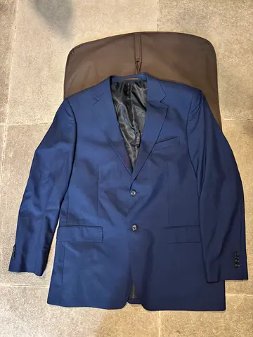 Louis Féraud Paris Men’s Navy Blue Suit Size 56 – Worn Once – Flawless Condition