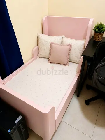 Ikea pink bed [ extendable]
