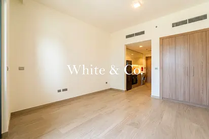 STUDIO | UNFURNISHED | SHARED AMENITIES