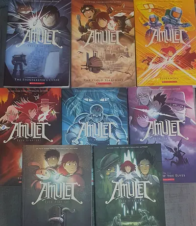 Amulet graphic novel set (8 books) - Kazu Kibuishi