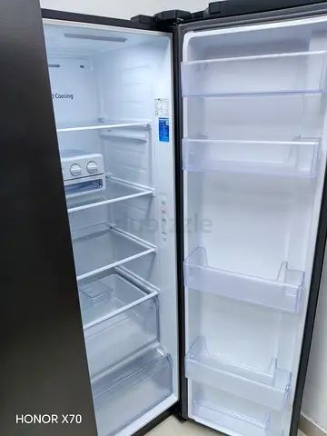 Samsung side by side Refrigerator - Spacious, Clean Interior