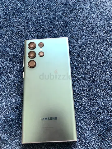 Samsung Galaxy s22 ultra(Silver) with multiple rear cameras - Good condition