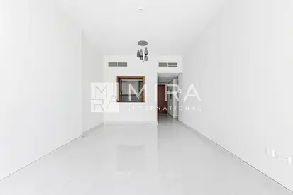 Brand New | 13 months | Semi-open Kitchen