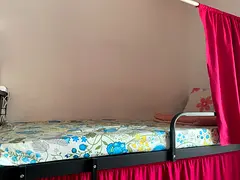 Bedspace for Working Ladies ONLY 3 LADIES IN THE ROOM  (NO DEPOSIT)