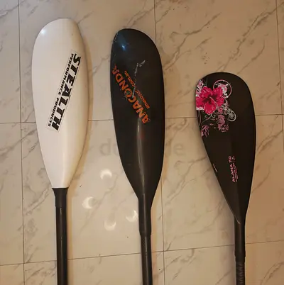 3 X kayaks paddles