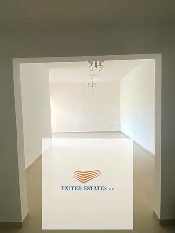 Large 2 BHK+ / AC Chiller / Facilities / Parking