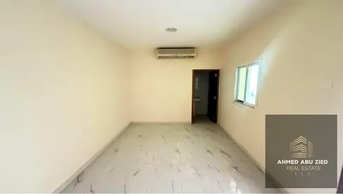 بيت للبيع في الشارقة القادسية بموقع مميز، مساحة 2500 قدم، 3 غرف ماستر، حوش كبير مصان بالكامل، مناسب للسكن والاستثمار، تملك للمواطنين والخليجيين فقط، ا