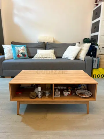 Mid-century style wooden coffee table with storage - light oak finish