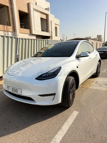 Tesla model Y / new battery with warranty / Gcc / 2022 / long range