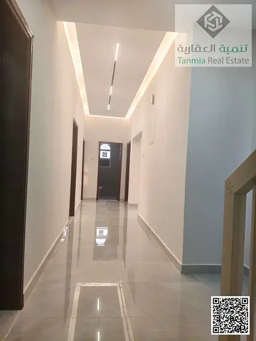 بيت عربي فاخر للإيجار المويهات 3 عجمان 3 غرف ماستر 4000 قدم مجلس وصالة
