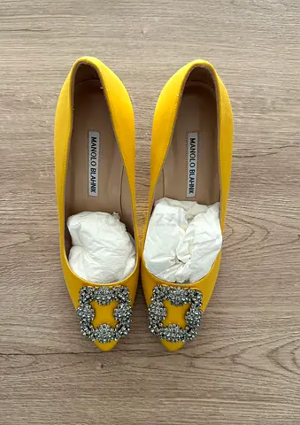 Manolo Blahnik heels - Yellow Satin Hangisi Crystal Buckle, size EU 37 - Great condition