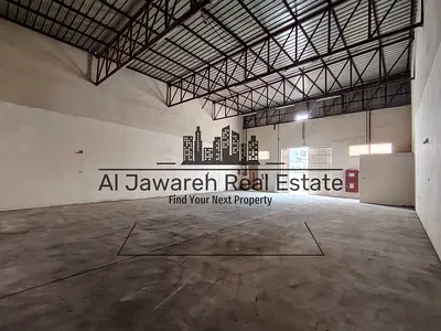 للايجار السنوي مستودع مميز يناسب جميع الانشطه وعلي الشارع الرئيسي في اماره ام القيوين