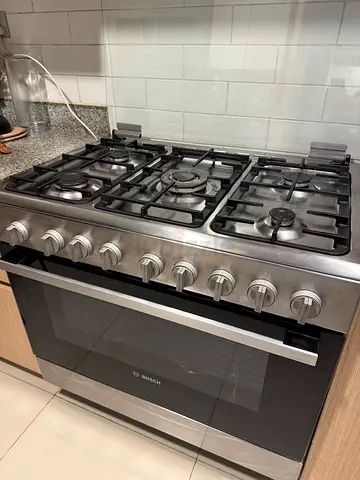 Bosch stainless steel gas range with built-in oven - good condition