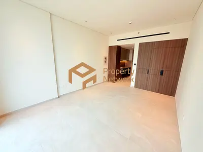 Vacant Studio | Kitchen Appliances Included