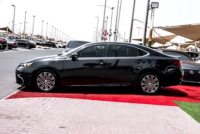 صورة 4 لـ 2017 Lexus ES-SERIES