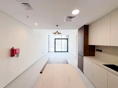 HIGH FLOOR | FURNISHED | AVAILABLE NOW