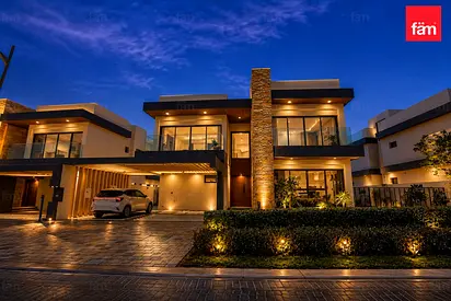 6+Maids | Landcsaped Garden | Vacant | Lagoon View