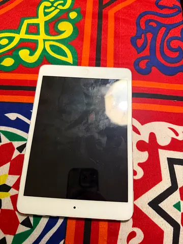Apple iPad mini (white) - good working condition