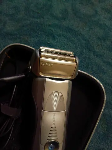 Philips Series 7 Electric Shaver with Travel Case - Good Condition