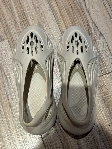 Light grey slip-on foam water shoes / casual clogs, size not marked