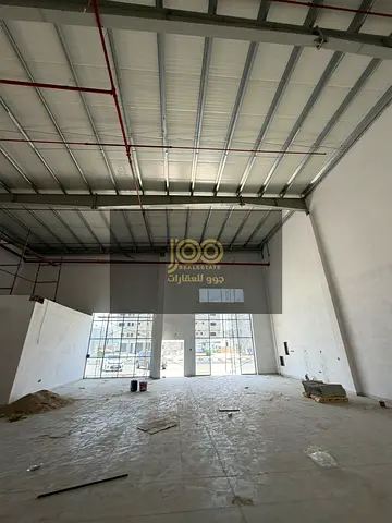 Electricity 30.10 – Showroom on a main street, suitable for all types of business activities.